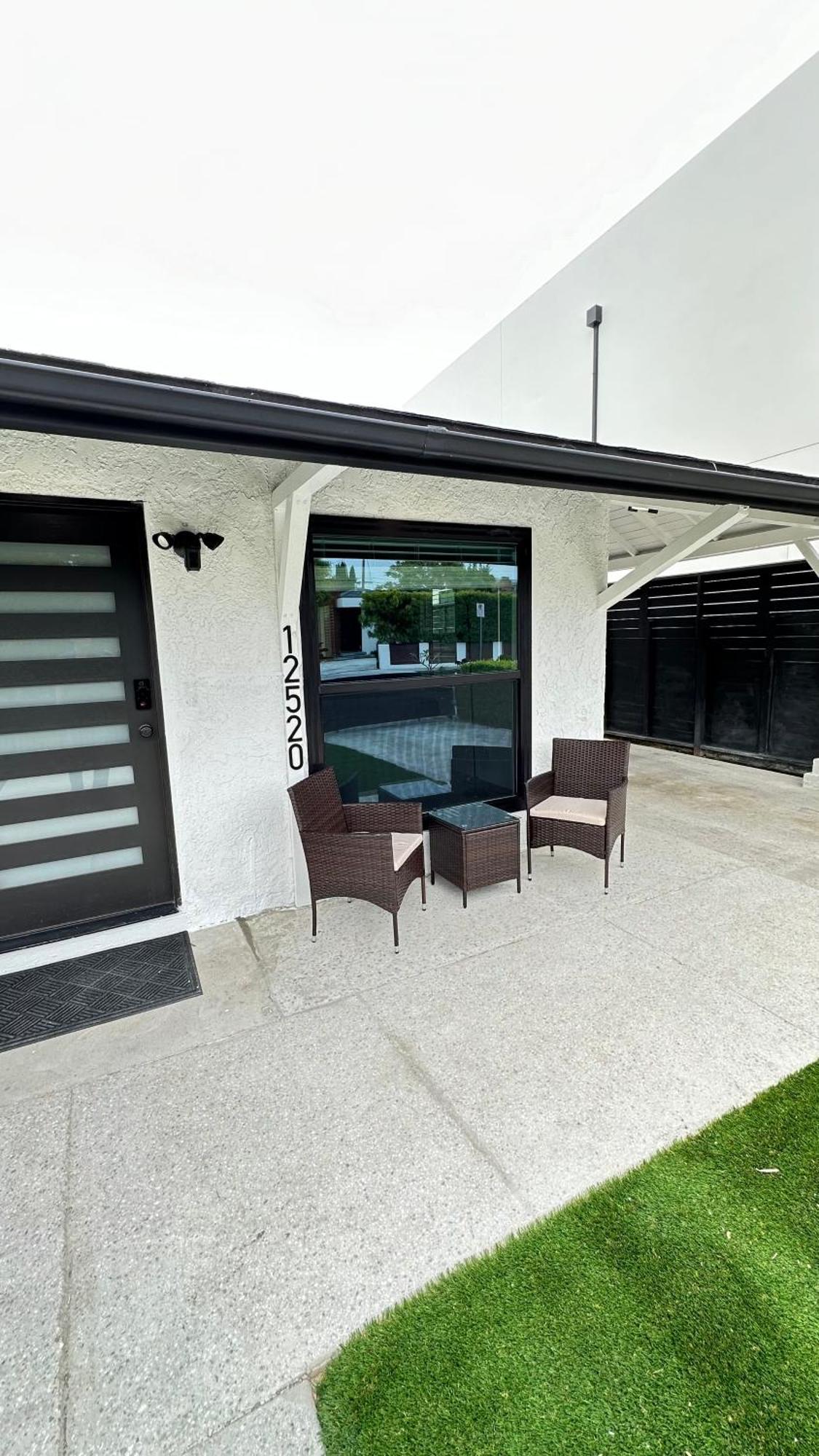 Couette-café Modern 2br Stylish & Cozy Unit *