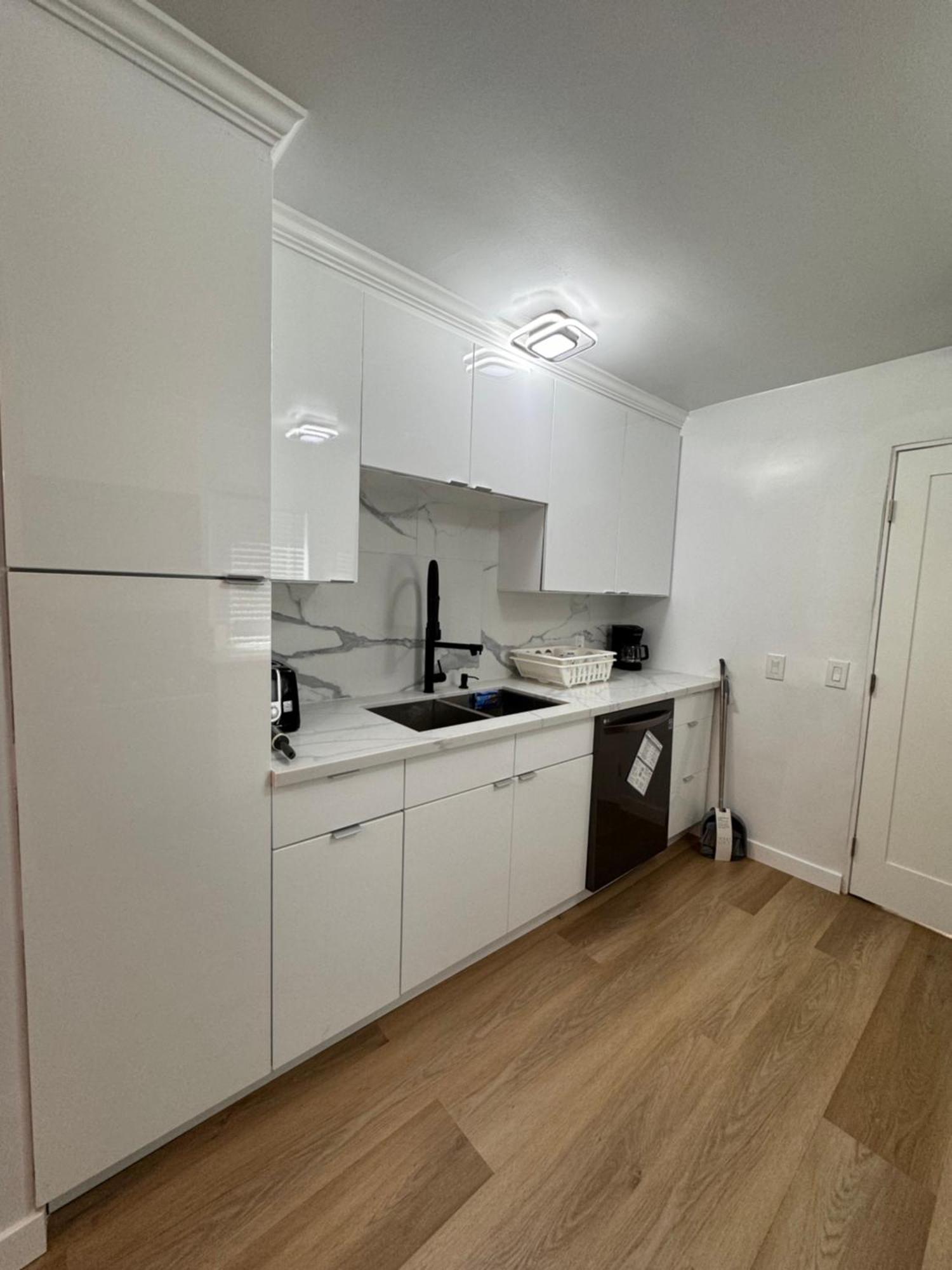 Modern 2br Stylish & Cozy Unit Couette-café